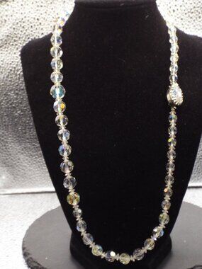VINTAGE BEEHIVE FACETED GRADUATED AURORA BOREALIS CRYSTAL 20" L. NECKLACE 51